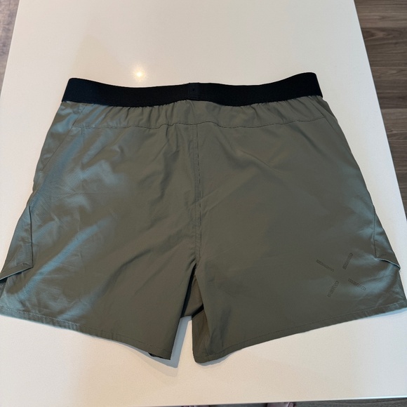 Ten Thousand Tactical Shorts (Lined) - LIKE NEW 🔥 - Picture 4 of 5